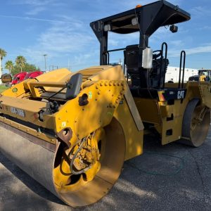 Vibrocompactador Tandem Caterpillar Mod. CB54XW